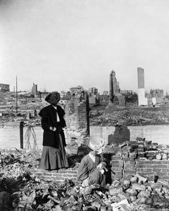 SAN FRANCISCO EARTHQUAKE. Two women searching through the rubble for valuables, following the earthquake of 18 April 1906. Stereograph, 1906.  Copyright: xGRANGERx xGRANGERx 0119418