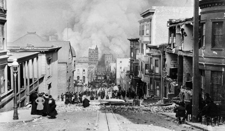 SAN FRANCISCO EARTHQUAKE. Crowd gathered on the street watching the city burn, following the earthquake of 18 April 1906. Photograph by Arnold Genthe, April 1906.  Copyright: xGRANGERx xGRANGERx 0119494