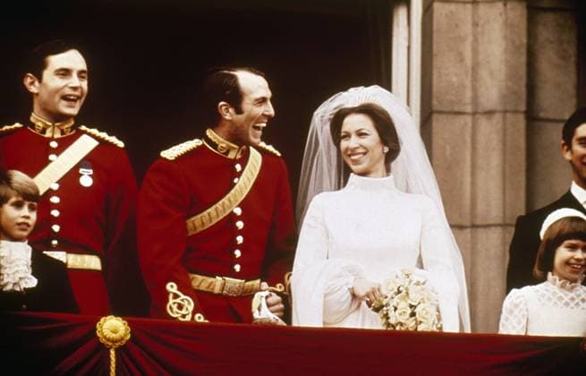 ROYAL WEDDING, 1973. Princess Anne, daughter of Queen Elizabeth II of England, and Captain Mark Phillips on a balcony at Buckingham Palace, London, after their wedding ceremony, 14 November 1973.  Copyright: xGRANGERx xGRANGERx 0132543
