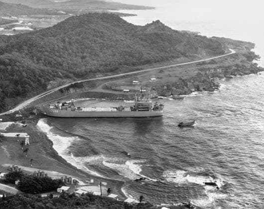 CUBAN MISSILE CRISIS, 1962. The USS Terrebonne Parish (LST-1156) tank landing ship docking at Windmill Beach, Guantanamo Bay, Cuba, during the Cuban Missile Crisis, 2 November 1962.  Copyright: xGRANGERx xGRANGERx 0172517