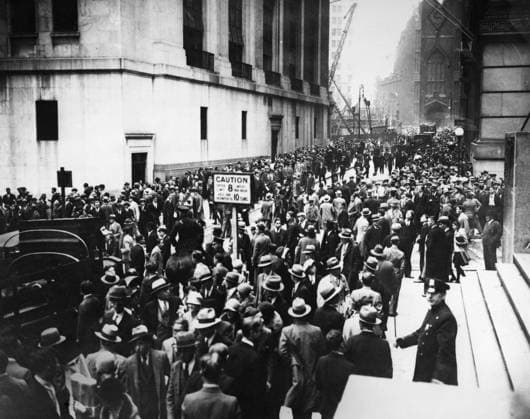 WALL STREET CRASH, 1929. Crowds gathered outside the New York Stock Exchange on Broad Street as stock prices collapse, late October 1929.  Copyright: xGRANGERx xGRANGERx 0173485