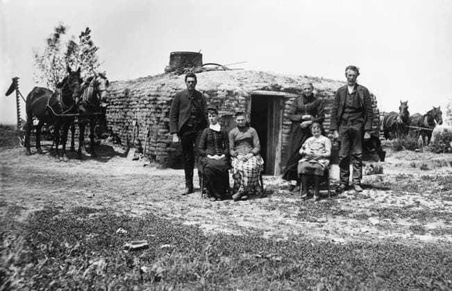 NEBRASKA: SETTLERS, 1887. Homesteader C.G. Williams and family in front of their sod house in Rose Valley, Custer County, Nebraska. Photograph by Solomon D. Butcher, 1887.  Copyright: xGRANGERx xGRANGERx 0176475