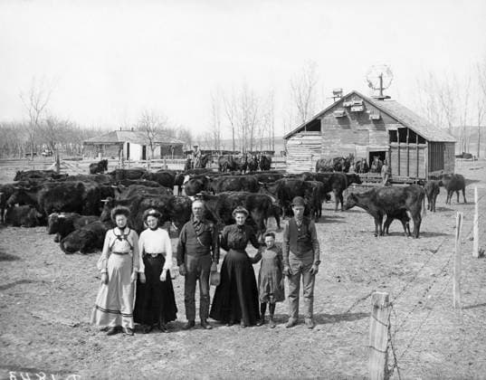 NEBRASKA: SETTLERS, 1901. Mose Smith and his family on their ranch near Anselmo, Custer County, Nebraska. Photograph by Solomon D. Butcher, 1901.  Copyright: xGRANGERx xGRANGERx 0183857