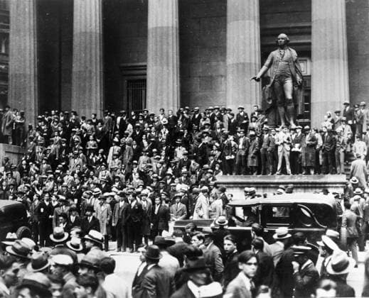 WALL STREET CRASH, 1929. Crowds gathered on the steps of the Sub-Treasury Building (on the site of the former Federal Hall) across from the New York Stock Exchange on Black Thursday, 24 October 1929.  Copyright: xGRANGERx xGRANGERx 0216500