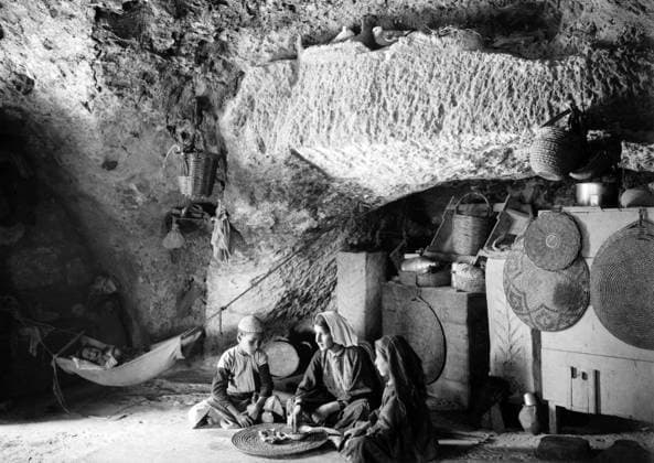 Palestine: A Palestinian family in a cave home, Bethlehem, c. 1920 Palestine (Arabic: ÙÙ Ø³Ø·ÙäÙÜŽ Filasá¹­Ä«n, Falasá¹­Ä«n, Filisá¹­Ä«n; Greek: Î Î±Î»Î±Î¹ÏƒÏ Î¯Î½Î·, PalaistinÄ ; Latin: Palaestina; Hebrew: ×¤×œ× ×ª×™× × Palestina) is a name given to the geographic region between the Mediterranean Sea and the Jordan River. The region is also known as the Land of Israel (Hebrew: ××¨×¥Ö¾×™× ×¨××œ Eretz-Yisra el), the Holy Land and the Southern Levant.<br ><br > In 1832 Palestine was conquered by Muhammad Ali s Egypt, but in 1840 Britain intervened and returned control of the Levant to the Ottomans in return for further capitulations. The end of the 19th century saw the beginning of Zionist immigration and the Revival of the Hebrew lang Copyright: xxPicturesxFromxHistoryx