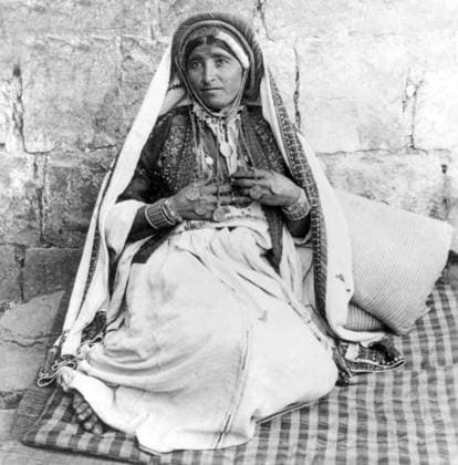 Palestine: A married Palestinian woman, c. 1900 Palestine (Arabic: ÙÙ Ø³Ø·ÙäÙÜŽ Filasá¹­Ä«n, Falasá¹­Ä«n, Filisá¹­Ä«n; Greek: Î Î±Î»Î±Î¹ÏƒÏ Î¯Î½Î·, PalaistinÄ ; Latin: Palaestina; Hebrew: ×¤×œ× ×ª×™× × Palestina) is a name given to the geographic region between the Mediterranean Sea and the Jordan River. The region is also known as the Land of Israel (Hebrew: ××¨×¥Ö¾×™× ×¨××œ Eretz-Yisra el), the Holy Land and the Southern Levant.<br ><br > In 1832 Palestine was conquered by Muhammad Ali s Egypt, but in 1840 Britain intervened and returned control of the Levant to the Ottomans in return for further capitulations. The end of the 19th century saw the beginning of Zionist immigration and the Revival of the Hebrew language. The movement Copyright: xxPicturesxFromxHistoryx