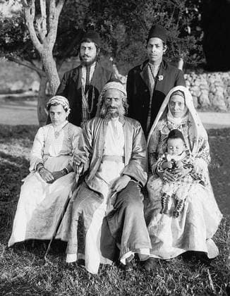 Yemen Palestine: Mizrahi Jewish family of Yemeni origin, Jerusalem, c. 1910 Palestine (Arabic: ÙÙ Ø³Ø·ÙäÙÜŽ Filasá¹­Ä«n, Falasá¹­Ä«n, Filisá¹­Ä«n; Greek: Î Î±Î»Î±Î¹ÏƒÏ Î¯Î½Î·, PalaistinÄ ; Latin: Palaestina; Hebrew: ×¤×œ× ×ª×™× × Palestina) is a n ame given to the geographic region between the Mediterranean Sea and the Jordan River. The region is also known as the Land of Israel (Hebrew: ××¨×¥Ö¾×™× ×¨××œ Eretz-Yisra el), the Holy Land and the Southern Levant.<br ><br > In 1832 Palestine was conquered by Muhammad Ali s Egypt, but in 1840 Britain intervened and returned control of the Levant to the Ottomans in return for further capitulations. The end of the 19th century saw the beginning of Zionist immigration and the Revival of the Copyright: xxPicturesxFromxHistoryx