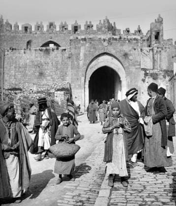 Palestine: Palestinians walking and talking outside the Damascus Gate, Jerusalem, c. 1910 Palestine (Arabic: ÙÙ Ø³Ø·ÙäÙÜŽ Filasá¹­Ä«n, Falasá¹­Ä«n, Filisá¹­Ä«n; Greek: Î Î±Î»Î±Î¹ÏƒÏ Î¯Î½Î·, PalaistinÄ ; Latin: Palaestina; Hebrew: ×¤×œ× ×ª×™× × Palestina) is a name given to the geographic region between the Mediterranean Sea and the Jordan River. The region is also known as the Land of Israel (Hebrew: ××¨×¥Ö¾×™× ×¨××œ Eretz-Yisra el), the Holy Land and the Southern Levant.<br ><br > In 1832 Palestine was conquered by Muhammad Ali s Egypt, but in 1840 Britain intervened and returned control of the Levant to the Ottomans in return for further capitulations. The end of the 19th century saw the beginning of Zionist immigration and the Rev Copyright: xxPicturesxFromxHistoryx