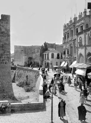 Palestine: Street scene inside Jerusalem s Jaffa Gate looking west, c. 1910 Palestine (Arabic: ÙÙ Ø³Ø·ÙäÙÜŽ Filasá¹­Ä«n, Falasá¹­Ä«n, Filisá¹­Ä«n; Greek: Î Î±Î»Î±Î¹ÏƒÏ Î¯Î½Î·, PalaistinÄ ; Latin: Palaestina; Hebrew: ×¤×œ× ×ª×™× × Palestina) is a n ame given to the geographic region between the Mediterranean Sea and the Jordan River. The region is also known as the Land of Israel (Hebrew: ××¨×¥Ö¾×™× ×¨××œ Eretz-Yisra el), the Holy Land and the Southern Levant.<br ><br > In 1832 Palestine was conquered by Muhammad Ali s Egypt, but in 1840 Britain intervened and returned control of the Levant to the Ottomans in return for further capitulations. The end of the 19th century saw the beginning of Zionist immigration and the Revival of the H Copyright: xxPicturesxFromxHistoryx