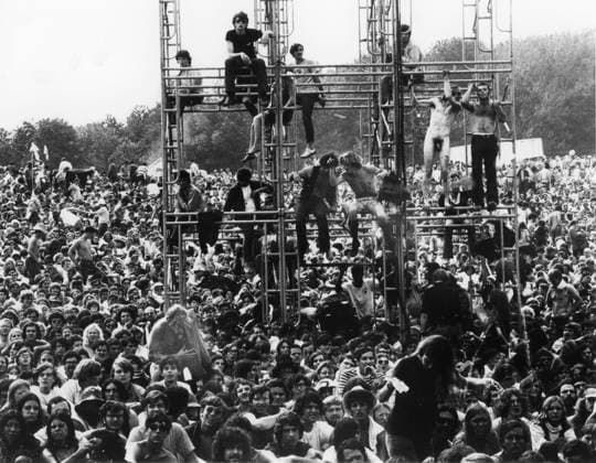 WOODSTOCK, 1969. A huge crowd faces the stage at the famous gathering of hippes at the Woodstock music festival in New York State. Full credit: Richard Busch Granger, NYC -- All Rights Reserved.  Copyright: xRichardxBuschx xGRANGERx 0265628
