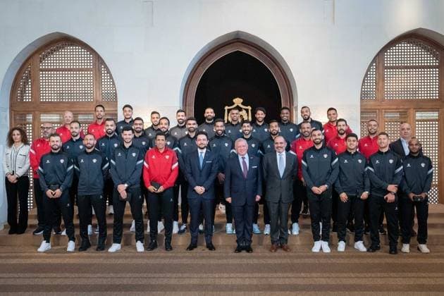 Jordanian King Abdullah II, in the presence of Crown Prince Hussein bin Abdullah II, receives the Jordanian football Jordanian King Abdullah II, in the presence of Crown Prince Hussein bin Abdullah II, receives the Jordanian football team and honors the players with the Silver Jubilee Medal, Jordan, 26 March 2024. Royal Hashemite Court apaimages Amman Amman Jordan 250324_Jordan_RPO_00(13) Copyright: xapaimagesxRoyalxHashemitexCourtx xapaimagesx