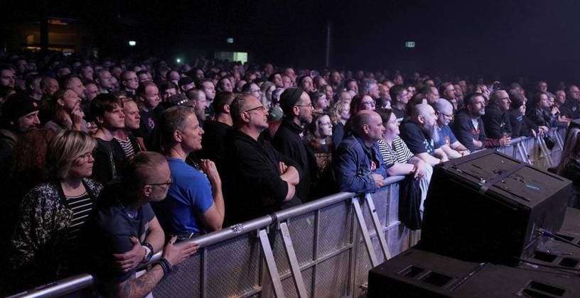 Concert in Oberhausen FOR EDITORIAL PURPOSES ONLY EDITORIAL USE ONLY p New Model Army played on 26 03 2024 in the sold-out Turbinenhalle in Oberhausen Unbroken Tour 2024, singer Justin Sullivan, bassist Ceri Monger Kerstin Gohl FUNKE Foto Services p LOK Deutschland Nordrhein Westfalen Oberhausen Copyright KerstinxGohl Copyright: KerstinxGohl doc7uqad2lhiwl1f1wikm67 ,EDITORIAL USE ONLY Copyright: KerstinxGohl