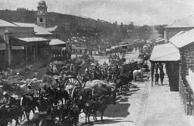 SECOND BOER WAR, 1900. British troops prepare for a battle, while civilians and cattle are relocated to a safer part of town at Ladysmith, South Africa, during the Second Boer War, 1900.  Copyright: xGRANGERx xGRANGERx 0371372