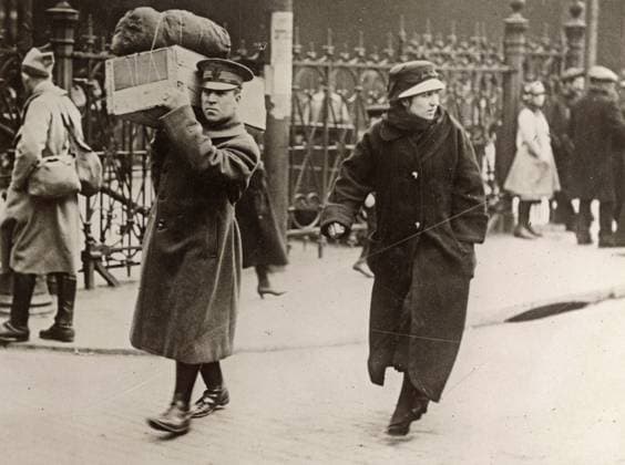 WWI: REFUGEES, 1918. An American soldier escorting a refugee to an American Red Cross station in Paris, France. Photograph, March 1918.  Copyright: xGRANGERx xGRANGERx 0528017
