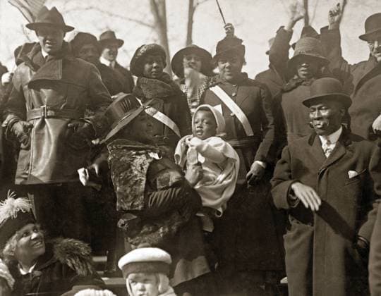 WWI: PARADE, 1919. A crowd gathered on Fifth Avenue for the victory parade of the 369th Infantry Regiment in New York City. Photograph, February 1919.  Copyright: xGRANGERx xGRANGERx 0528307