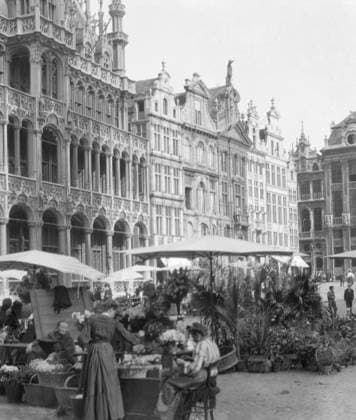 BRUSSELS: MARKET, c1910. Street vendors in Grote Markt, the central square in Brussels, Belgium. Photograph by Arnold Genthe, c1910.  Copyright: xGRANGERx xGRANGERx 0528399
