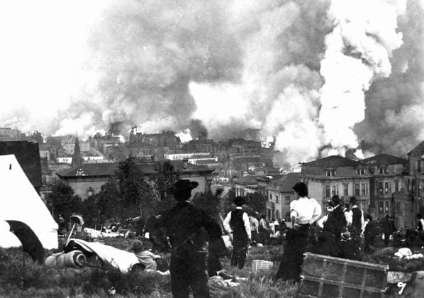 SAN FRANCISCO EARTHQUAKE, 1906. Residents watch from a hillside as fires started during the earthquake of 18 April consume the city of San Francisco. Photograph, 1906.  Copyright: xGRANGERx xGRANGERx 0644695