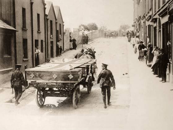 WWI: LUSITANIA, 1915. Coffins of victims from the RMS Lusitania, sunk by a German u-boat, in the streets of Cobh, Ireland. Photograph, May 1915.  Copyright: xGRANGERx xGRANGERx 0645793