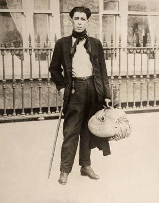 WWI: LUSITANIA, 1915. Martin Mannion, a survivor from the sinking of the RMS Lusitania, holding the lifebelt that kept him afloat. Photograph, 1915.  Copyright: xGRANGERx xGRANGERx 0645802