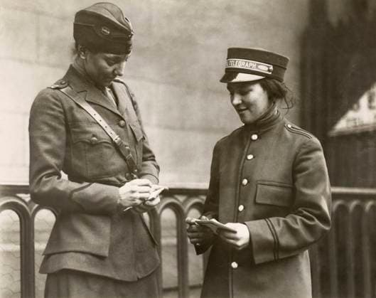 WWI: WOMEN WORKERS, 1918. Ernestine Daunt, a messenger for the National League for Women s Service, taking a message from Captain Adelaide Baylie of the Motor Corps. Photograph, 1918.  Copyright: xGRANGERx xGRANGERx 0646163