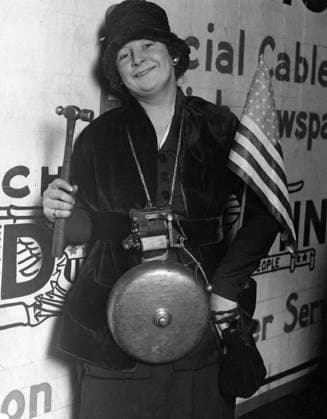 WWI: ARMISTICE DAY, 1918. A woman with a bell and hammer at an Armistice Day celebration in Chicago. Photograph, November 1918.  Copyright: xGRANGERx xGRANGERx 0646182