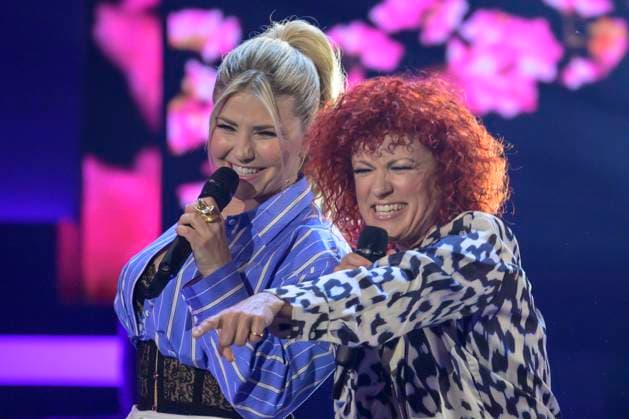 v.l. Beatrice Egli, Lucy Diakovska performen gemeinsam einen Song, Beatrice Egli Show, TV, Aufzeichnung, Berlin Adlershof, Sendetermin 6.04.24, 27.03. 2024, *** v l Beatrice Egli, Lucy Diakovska perform a song together, Beatrice Egli Show, TV, recording, Berlin Adlershof, broadcast date 6 04 24, 27 03 2024, Copyright: HMBxMedia UwexKoch