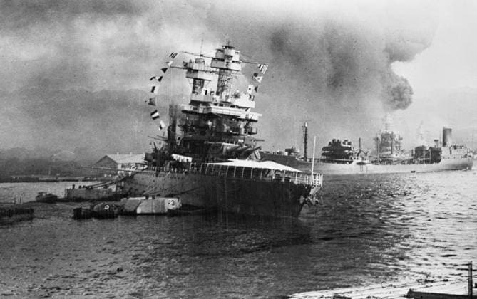 WWII: PEARL HARBOR, 1941. The USS Neosho, a U.S. Navy oil tanker, cautiously backing away from her berth during her escape from the Japanese attack on Pearl Harbor, 7 December 1941. At left, the battleship USS California lists to the side after being struck.  Copyright: xGRANGERx xGRANGERx 0650762