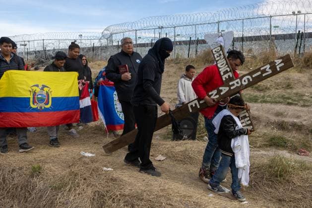 March 29, 2024: The Mexican Association oÂngeles Mensajeros organized the celebration of the Via Crucis with migrants living in the middle of the Rio Bravo, awaiting the opportunity to cross into the United States. Some participated by carrying the cross, while many others simply observed - ZUMAp241 20240329_zip_p241_002 Copyright: xDavidxPeinadox