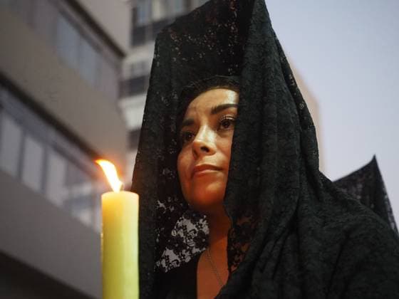 News Themen der Woche KW13 News Bilder des Tages March 29, 2024, Lima, Lima, Peru: Black dressed female devotees wearing mantilla and comb, carrying candles on a religious procession on Good Friday, as part of the 2024 Holy Week celebrations in Lima Lima Peru - ZUMAg240 20240329_zip_g240_021 Copyright: xCarlosxGarciaxGranthonx