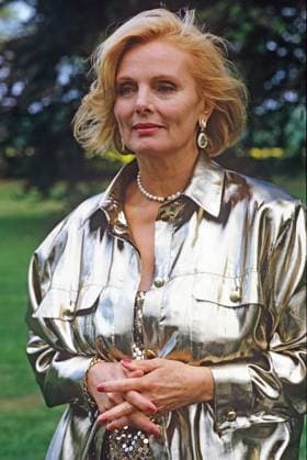 Ruth-Maria Kubitschek, Schauspielerin, bei einem Fototermin während der Dreharbeiten zur ZDF Fernsehserie Das Erbe der Guldenburgs, Drehort Schloß Wotersen bei Hamburg, Mai1986 *** Ruth Maria Kubitschek, actress, at a photo shoot during the filming of the ZDF television series Das Erbe der Guldenburgs, location Wotersen Castle near Hamburg, May1986