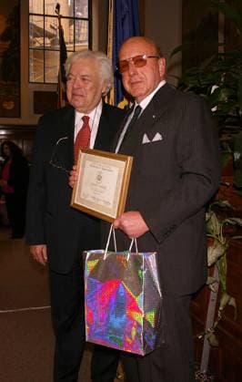JURY APPRECIATION DAY COUNTY CLERK NORMAN GOODMAN AND CLIVE DAVIS AT THE NEW YORK STATE SUPREME COURT S JURY APPRECIATION DAY HELD AT THE NEW YORK STATE COURT HOUSE. NEW YORK CITY. 18 NOVEMBER 2004. PICTURES , Credit:Anthony Dixon Avalon 0542413677