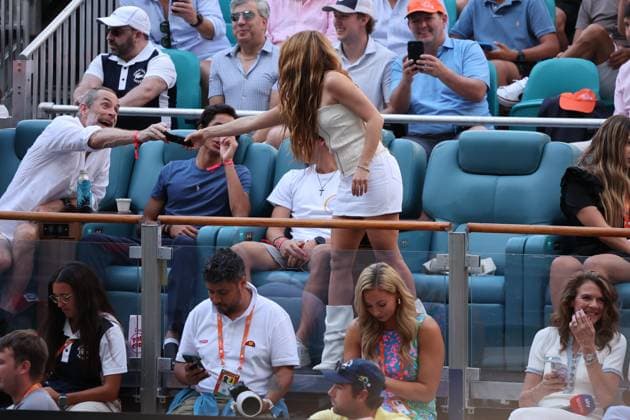 MIAMI GARDENS, FLORIDA - MARCH 31: Colombian Singer Shakira watches courtside Jannik Sinner from Italy defeat Grigor Dimitrov from Bulgaria in the men s single finals of 2024 Miami Open at Hard Rock Stadium on March 31, 2024 in Miami Gardens, Florida....People: Shakira Miami Gardens United States Of America - ZUMAs214 20240331_aba_s214_109 Copyright: xSMGx