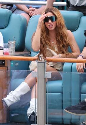 MIAMI GARDENS, FLORIDA - MARCH 31: Shakira watches from the VIP Suites Jannik Sinner from Italy defeat Grigor Dimitrov from Bulgaria in the men s single finals of 2024 Miami Open at Hard Rock Stadium on March 31, 2024 in Miami Gardens, Florida. Credit hoo-me.com MediaPunch Copyright: xmpi122x