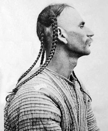 Iraq Kurdistan: A Yazidi Kurd from northern Iraq, c. 1930 The Kurds are an ethnic Iranian group in the Middle East, mostly inhabiting a contiguous area spanning adjacent parts of modern-day Iran, Iraq, Syria, and Turkey, a geo-cultural region often referred to as Kurdistan . The Kurds have ethnically diverse origins. They are culturally and linguistically closely related to the Iranian peoples and, as a result, are often themselves classified as an Iranian people. The Kurdish languages form a subgroup of the Northwestern Iranian languages.<br ><br > The Yazidis are a Kurdish religious community whose syncretic but ancient religion Yazidism is linked to Zoroastrianism and ancient Mesopotamian religions.They live primarily in the Nineveh Copyright: xxPicturesxFromxHistoryx