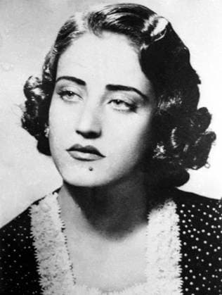 Egypt Syria: Amal al-Atrash, better known by her stage name Asmahan (1912-1944), celebrated Arab singer and actress, c. 1930 Asmahan was an Arab Druze singer and actress of Syrian origins who lived in Egypt. Having immigrated to Egypt in childhood, her family knew the composer Dawood Hosni, and she sang the compositions of Mohamed El Qasabgi and Zakariyya Ahmad. She also sang the compositions of Mohammed Abdel Wahab and her brother Farid al-Atrash, a then rising star musician in his own right.<br ><br > Hers was the only female voice in Arab music to pose serious competition to that of Umm Kulthum, who is considered to be one of the Arab world s most distinguished singers of the 20th century. Her mysterious death in an automobile acciden Copyright: xxPicturesxFromxHistoryx