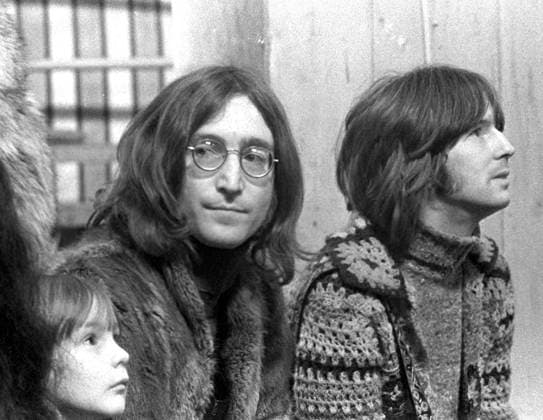 Beatles Photo Archive John Lennon 1968 with Julian Lennon and Eric Clapton at the Rolling Stones Rock & Roll Circus, Credit:Chris Walter Avalon 0542954379