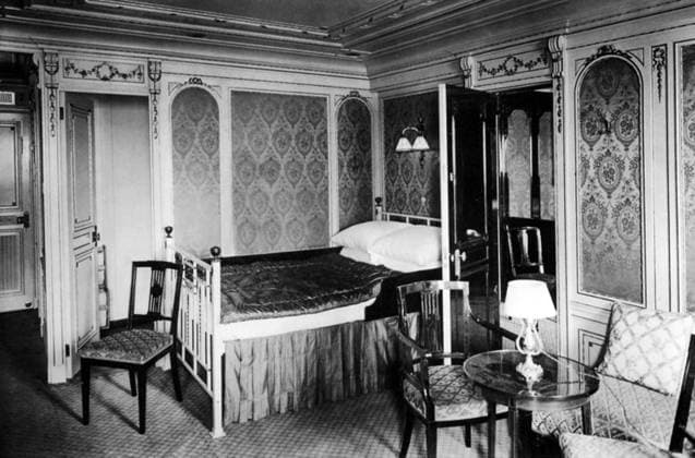 UK: RMS Titanic, A Luxury Bedroom, c. 1912 RMS Titanic was a British passenger liner that sank in the North Atlantic Ocean in the early morning of 15 April 1912, after colliding with an iceberg during her maiden voyage from Southampton to New York City.<br ><br > Of the 2,224 passengers and crew aboard, more than 1,500 died in the sinking, making it one of the deadliest commercial peacetime maritime disasters in modern history. The largest ship afloat at the time it entered service, the RMS Titanic was the second of three Olympic class ocean liners operated by the White Star Line, and was built by the Harland and Wolff shipyard in Belfast. Copyright: xxPicturesxFromxHistoryx