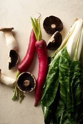 IMAGO Creative, Sommer, Food, Radieschen mangold,rettich,champignons,rettiche,angerling,angerlinge,champignon,egerling,egerlinge,speisepilz,speisepilze ** chard,radish,mushrooms,chards,radishs,mushroom 539-mzl