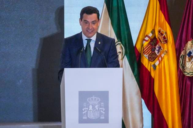 Royals At Merit In The Fine Arts Gold Medals - Cadiz The president of the Junta de Andalucia, Juanma Moreno, speaks during the presentation of the Gold Medals for Merit in Fine Arts 2022 at the Palacio de Congresos, on April 3, 2024 in Cadiz (Andalusia, Spain). The King and Queen of Spain preside over the presentation of the Gold Medals for Merit in Fine Arts 2022, with the participation of the Minister of Culture, Ernest Urtasun, the president of the Junta de Andalucia, Juanma Moreno, the president of the Parliament of Andalusia, Jesus Aguirre, and the mayor of Cadiz, Bruno Garcia. Photo by Francisco J. Olmo Europa Press ABACAPRESS.COM Cadiz (Andalusia) Spain Copyright: xEuropaxPress ABACAx