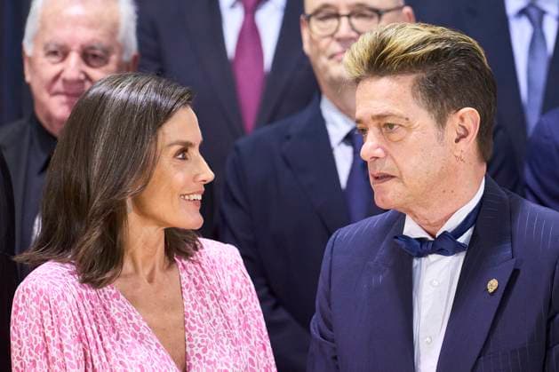 03-04-2024 Spain Queen Letizia with Don Santiago Auseron, Juan Perro attend the gold medals for Merit in the fine arts 2022 at the Cadiz congress palace in Cadiz. No Spain Â  Copyright: xPPEx