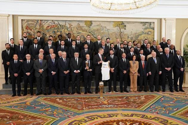 König Felipe empfängt die Basketball-Mannschaft von Real Madrid King Felipe VI of Spain receives in audience the members of the Real Madrid basketball team, champion of the 88th edition of the ˜Copa del Rey™. April 3,2024. (20240403279)