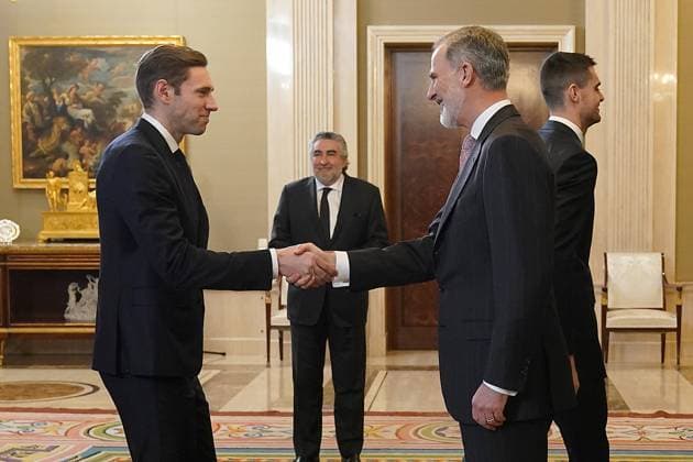 König Felipe empfängt die Basketball-Mannschaft von Real Madrid King Felipe VI of Spain with Fabier Causeur during the audience with the members of the Real Madrid basketball team, champion of the 88th edition of the ˜Copa del Rey™. April 3,2024. (2024040382)