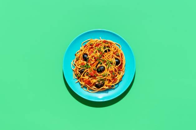 spaghetti,pasta,spaghetti alla puttanesca,spagetti,nudel,nudeln,alla puttanesca ** spaghetti,pasta,spaghetti alla puttanesca,spaghettis,noddles,pastas zm6-hdw