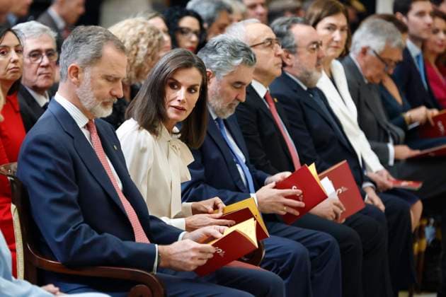 Royals At National Sports Awards - Madrid King Felipe, Queen Letizia and the President of the Consejo Superior de Deportes, Josà Manuel Rodriguez Uribes, during the presentation of the National Sports Awards 2022 at the Palacio Real El Pardo, on April 4, 2024, in Madrid (Spain). The National Sports Awards 2022 are convened annually by the Consejo Superior de Deporte (CSD), in order to expressly recognize individuals and entities that, either by their direct activity or personal initiative, or as participants in the development of sports policy, have contributed in an outstanding way to promote or disseminate the physical-sports activity. Photo by Antonio Gutierrez Europa Press ABACAPRESS.COM Madrid Spain Copyright: xEuropaxPress ABACAx