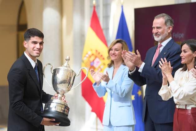 05-04-2024 Madrid Queen Letizia and King Felipe with tennis player Carlos Alcaraz attend the 2022 national sports awards at the El Pardo palace in Madrid. No Spain Â  Copyright: xPPEx