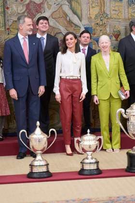 05-04-2024 Madrid Queen Letizia and King Felipe with Susana Rodriguez, born with albinism, five-time world champion in paratriathlon and a Paralympic gold medalist in paratriathlon attend the 2022 national sports awards at the El Pardo palace in Madrid. No Spain Â  Copyright: xPPEx