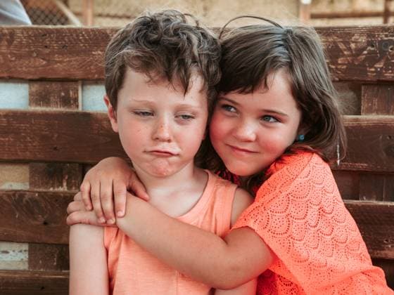 Creative Highlights Symbolbilder A tender moment as a girl comforts her upset brother with a gentle hug, capturing the essence of sibling care on a summer day at farm school Model Released HodeiUnzueta_ID20441_604445_024 Copyright: xHodeixUnzuetax