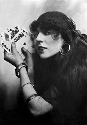 RECORD DATE NOT STATED Silent Film Actress Florence Lee United States c 1912 Silent film actress Florence Lee appearing as a fortune teller wearing a headscarf with hoop earings, bangles and holding a deck of cards in her hand. Copyright: Â¬ xUnderwoodxArchives 990_05_0-Misc-Magic_2HR