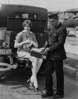 RECORD DATE NOT STATED Martha Sleeper s Dressing Room Hollywood, Los Angeles, California, October 3, 1927 Martha Sleeper s car is her dressing room while she s on location, and the charming Hal Roach player is here seen preparing for another hard day in comedy. Copyright: Â¬ xUnderwoodxArchives 990_05_X-Sleeper-Martha_2HR