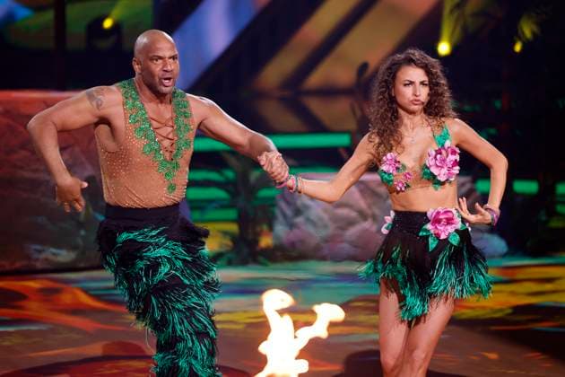 Bilder des Jahres 2024, Entertainment 04 April Entertainment Themen der Woche KW14 Entertainment Bilder des Tages Tänzerin Ekaterina Leonova und Tanztrainer Detlef Soost in der fünften Live-Show bei der 17. Staffel der RTL-Tanzshow Let s Dance im MMC Coloneum. Köln, 05.04.2024 NRW Deutschland *** Dancer Ekaterina Leonova and dance coach Detlef Soost in the fifth live show of the 17th season of the RTL dance show Let s Dance at the MMC Coloneum Cologne, 05 04 2024 NRW Germany Copyright: xChristophxHardtx